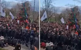 Yıldız Teknik Üniversitesi’nde yılbaşı ağacının önünde kavga çıktı