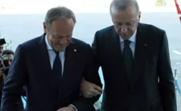 Başbakan yürüyemeyince Erdoğan hemen koluna girdi